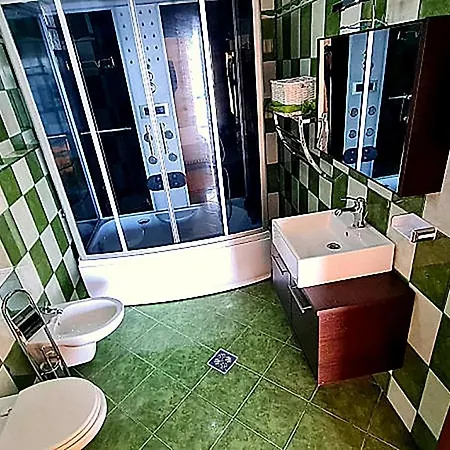 아파트 Solaris Lake View Apartment 마마이아