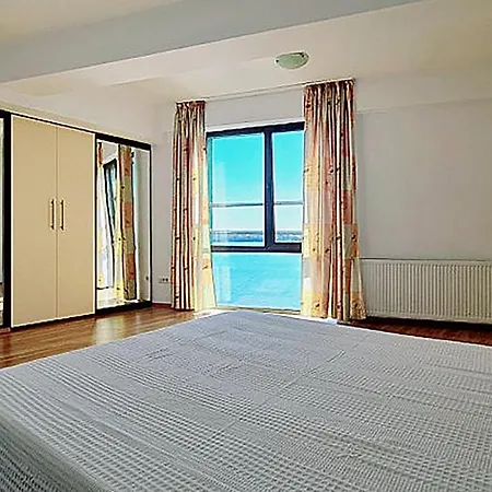Solaris Lake View Apartment 아파트 마마이아